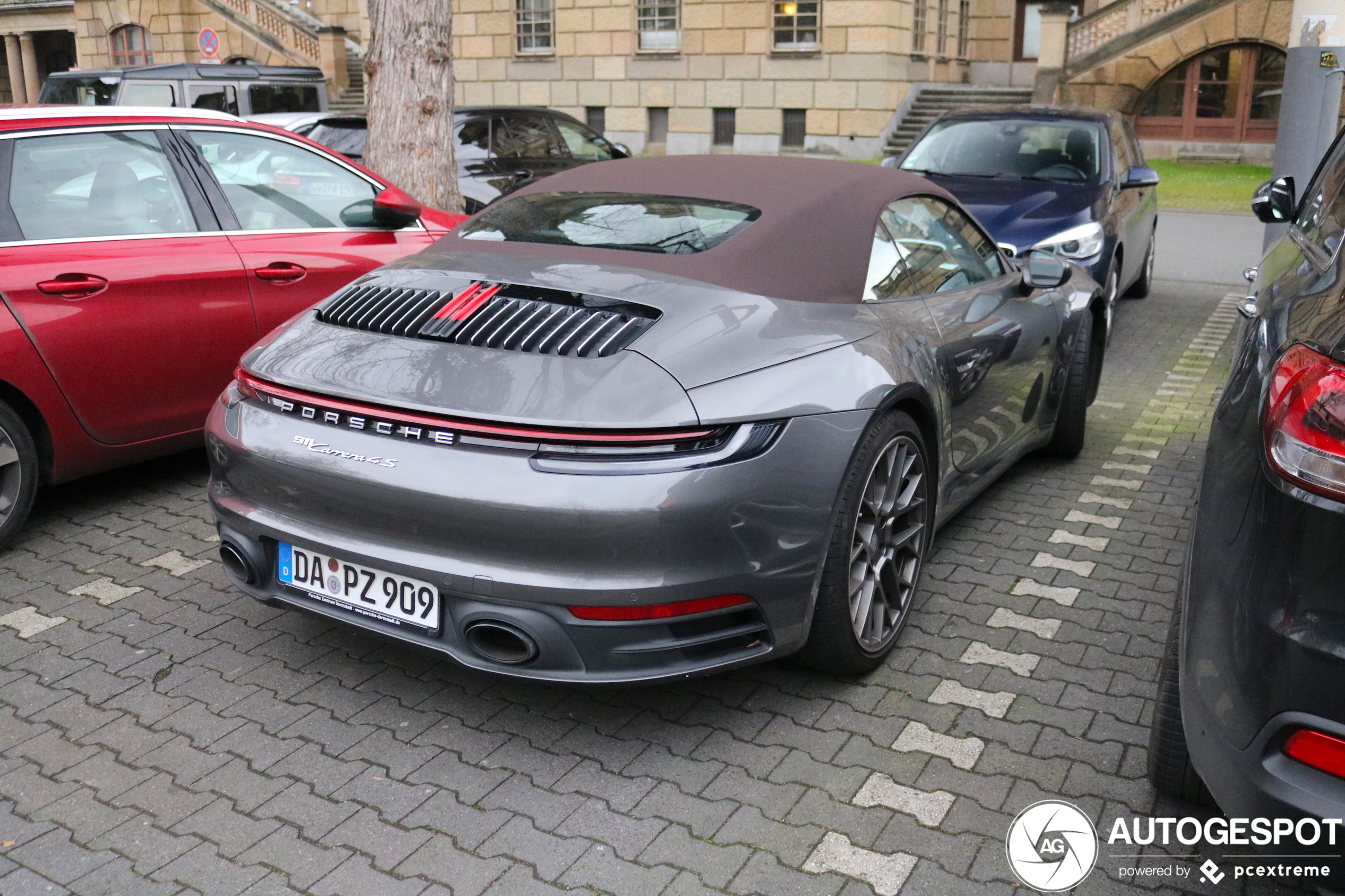 Porsche 992 Carrera 4S Cabriolet