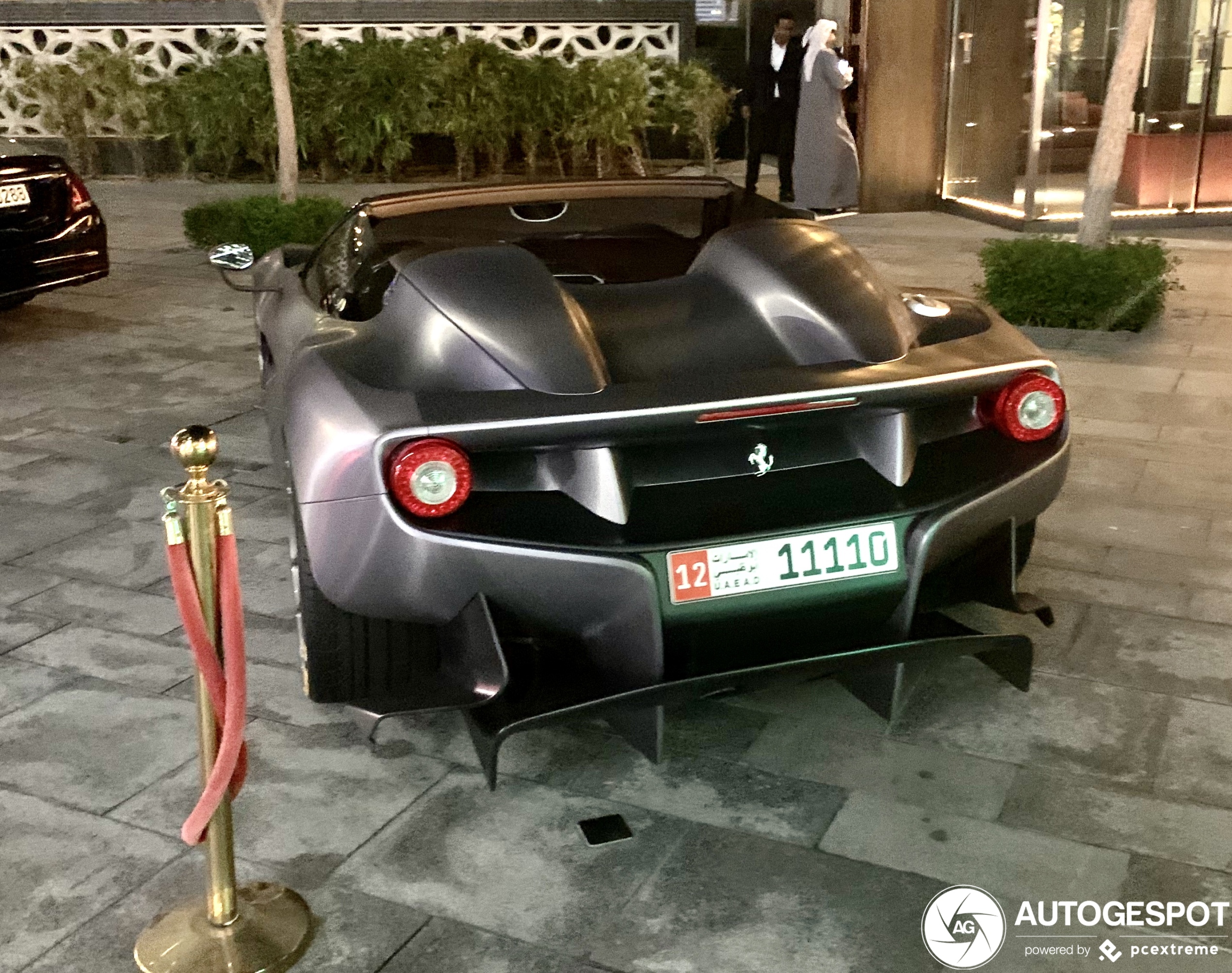 Beeldschone Ferrari F12 TRS gespot in Abu Dhabi