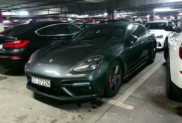 Porsche 971 Panamera Turbo