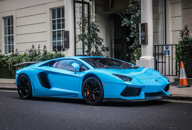 Lamborghini Aventador LP700-4