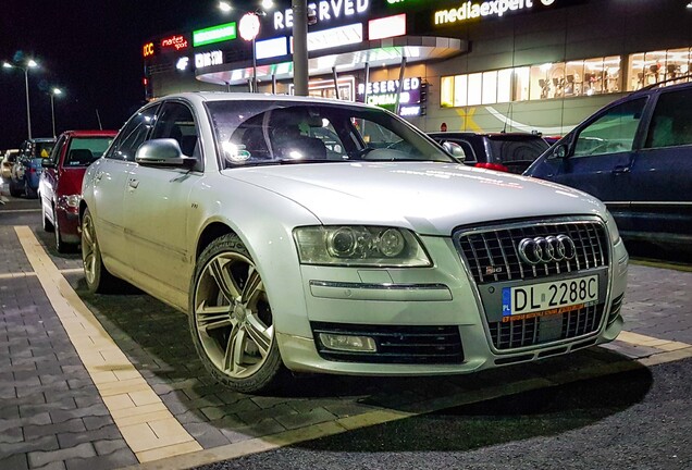 Audi S8 D3