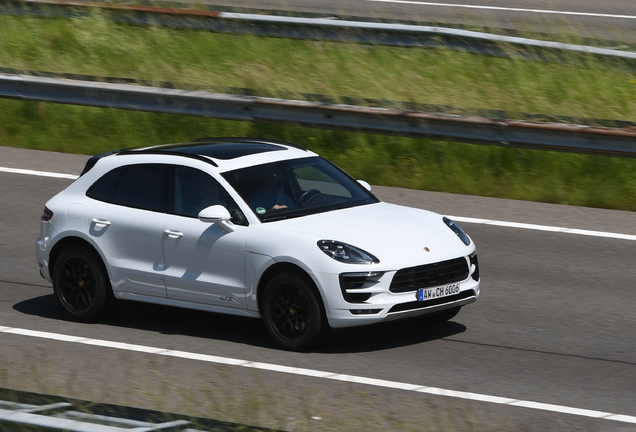 Porsche 95B Macan GTS