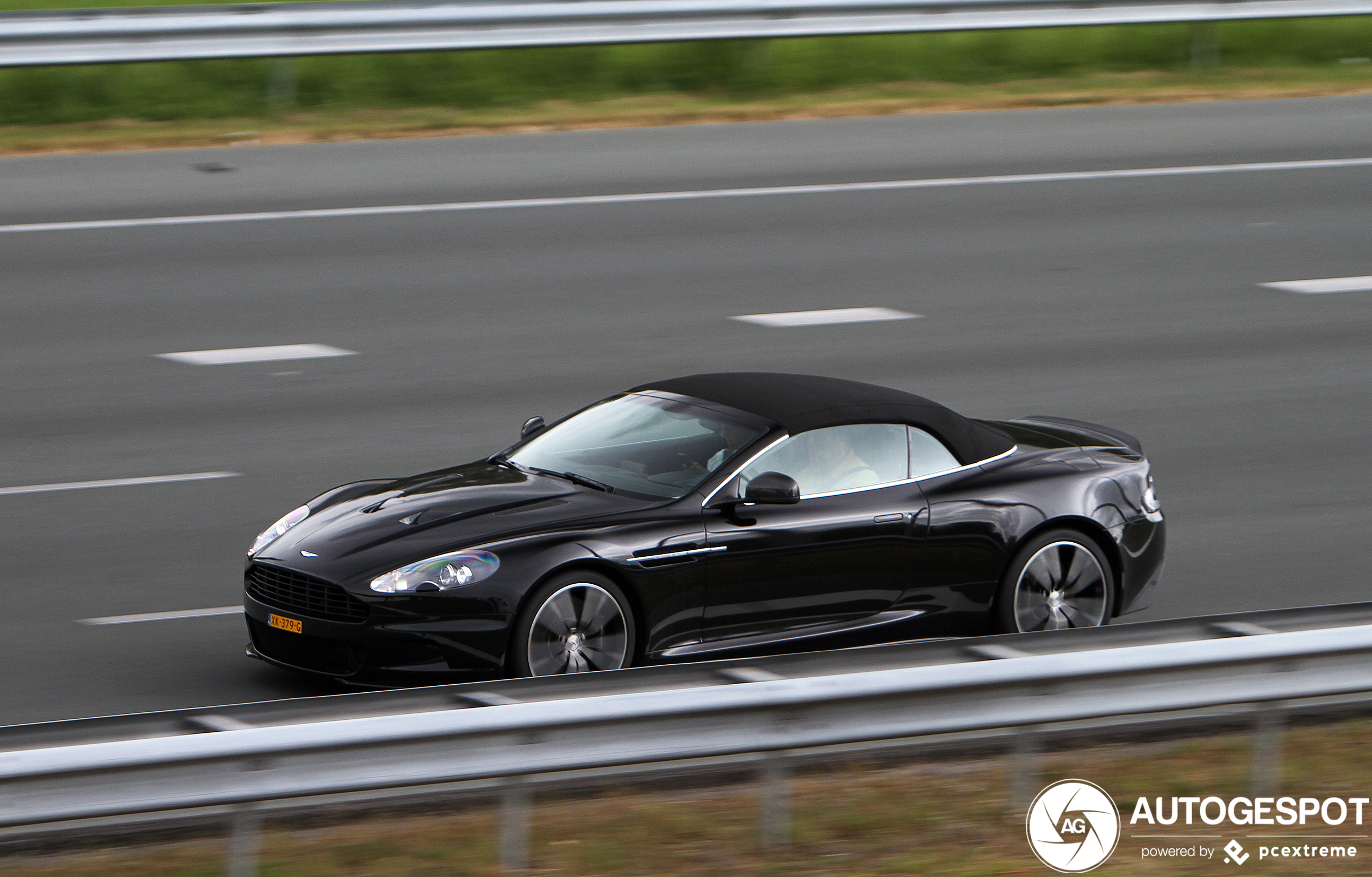 Aston Martin DBS Volante Carbon Black Edition