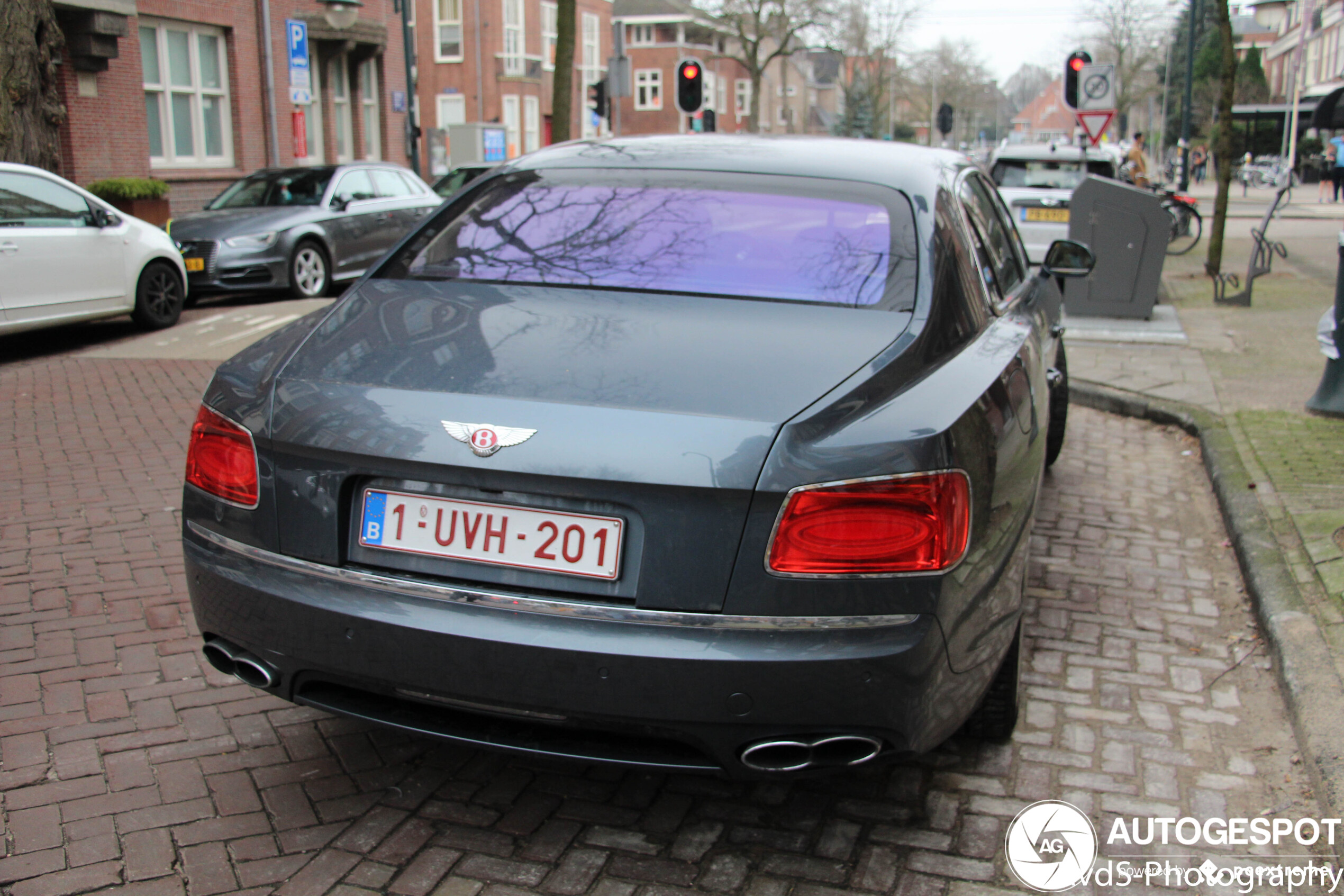 Bentley Flying Spur V8