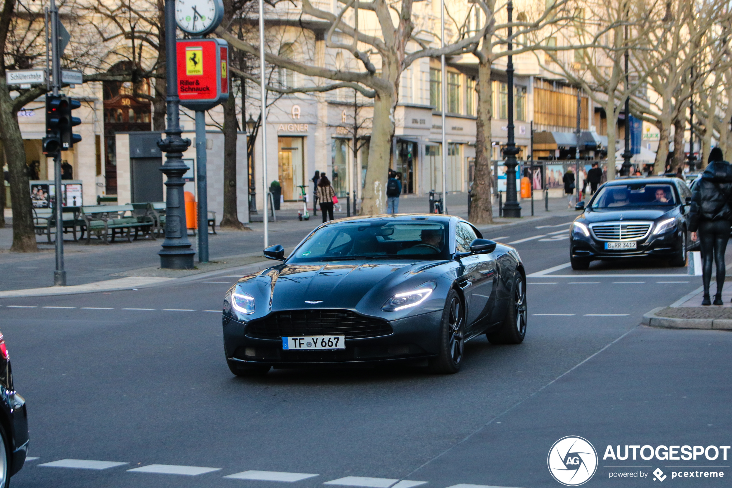 Aston Martin DB11 V8