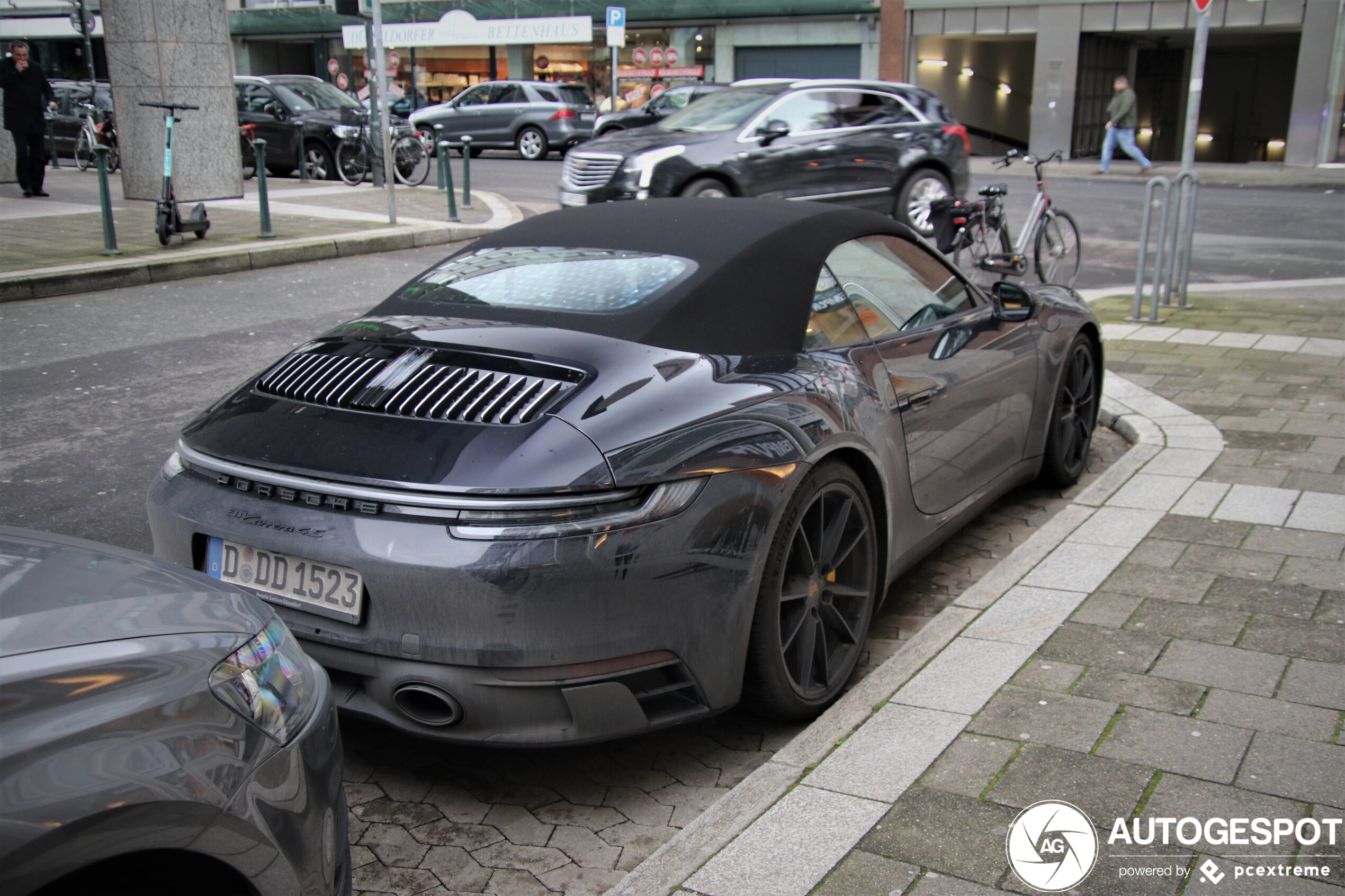 Porsche 992 Carrera 4S Cabriolet