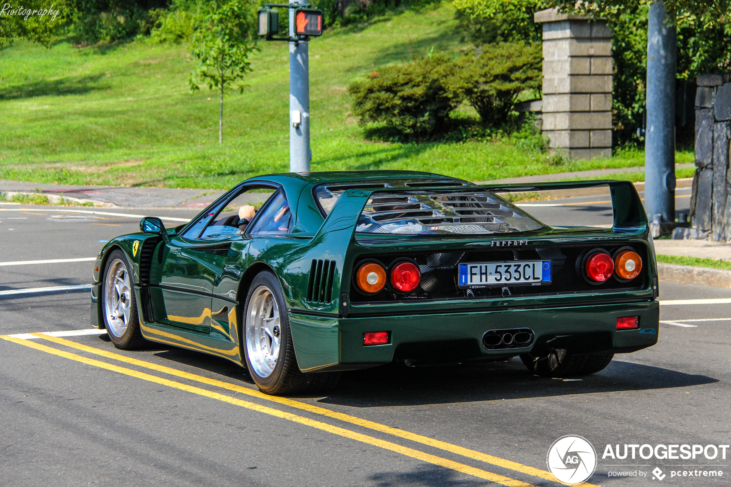 Topspot: Ferrari F40 in Verde Abetone