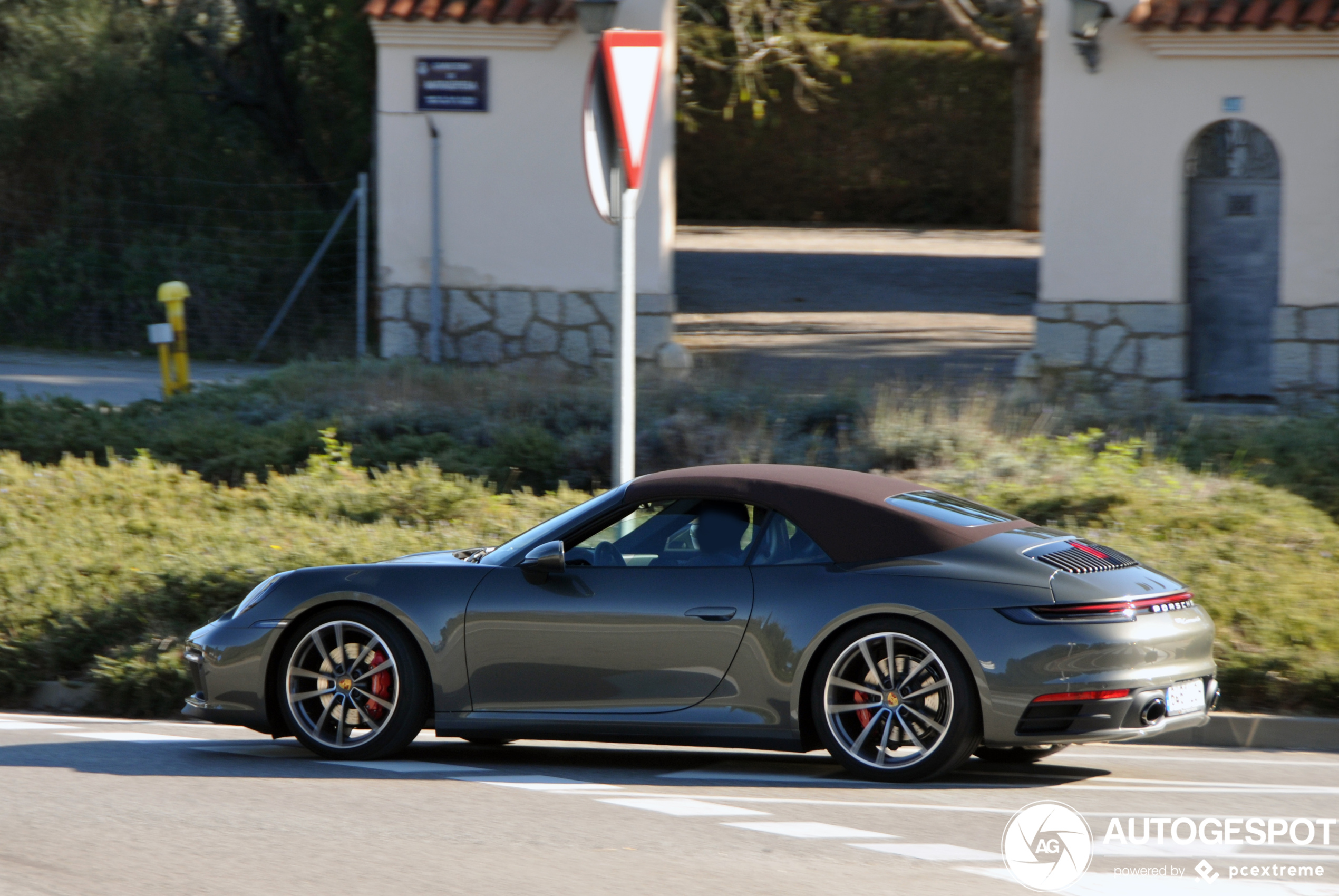 Porsche 992 Carrera 4S Cabriolet