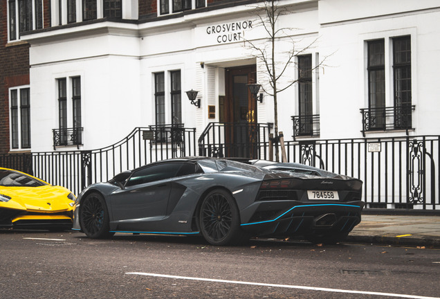 Lamborghini Aventador S LP740-4 Roadster