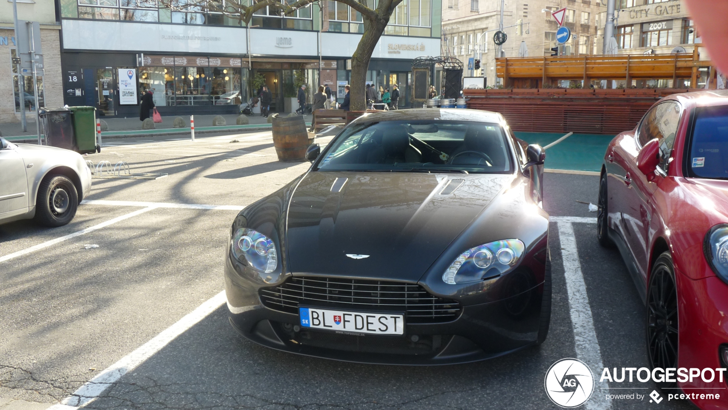 Aston Martin V8 Vantage 2012