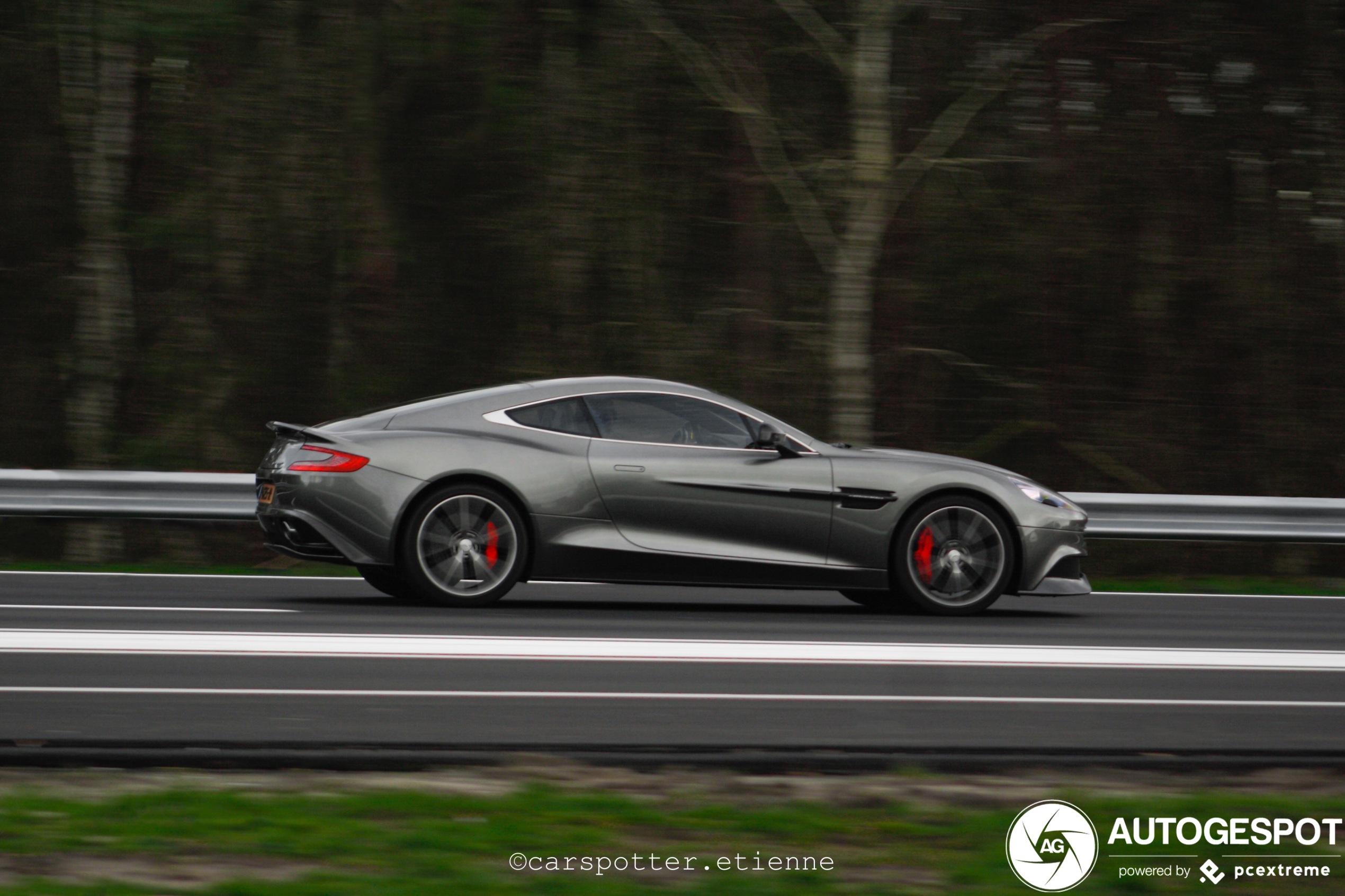 Aston Martin Vanquish 2013