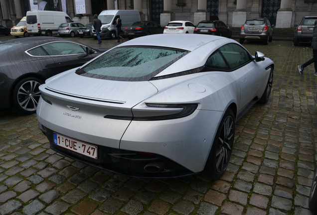 Aston Martin DB11 V8