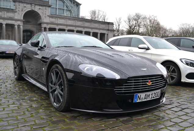 Aston Martin V12 Vantage Carbon Black Edition