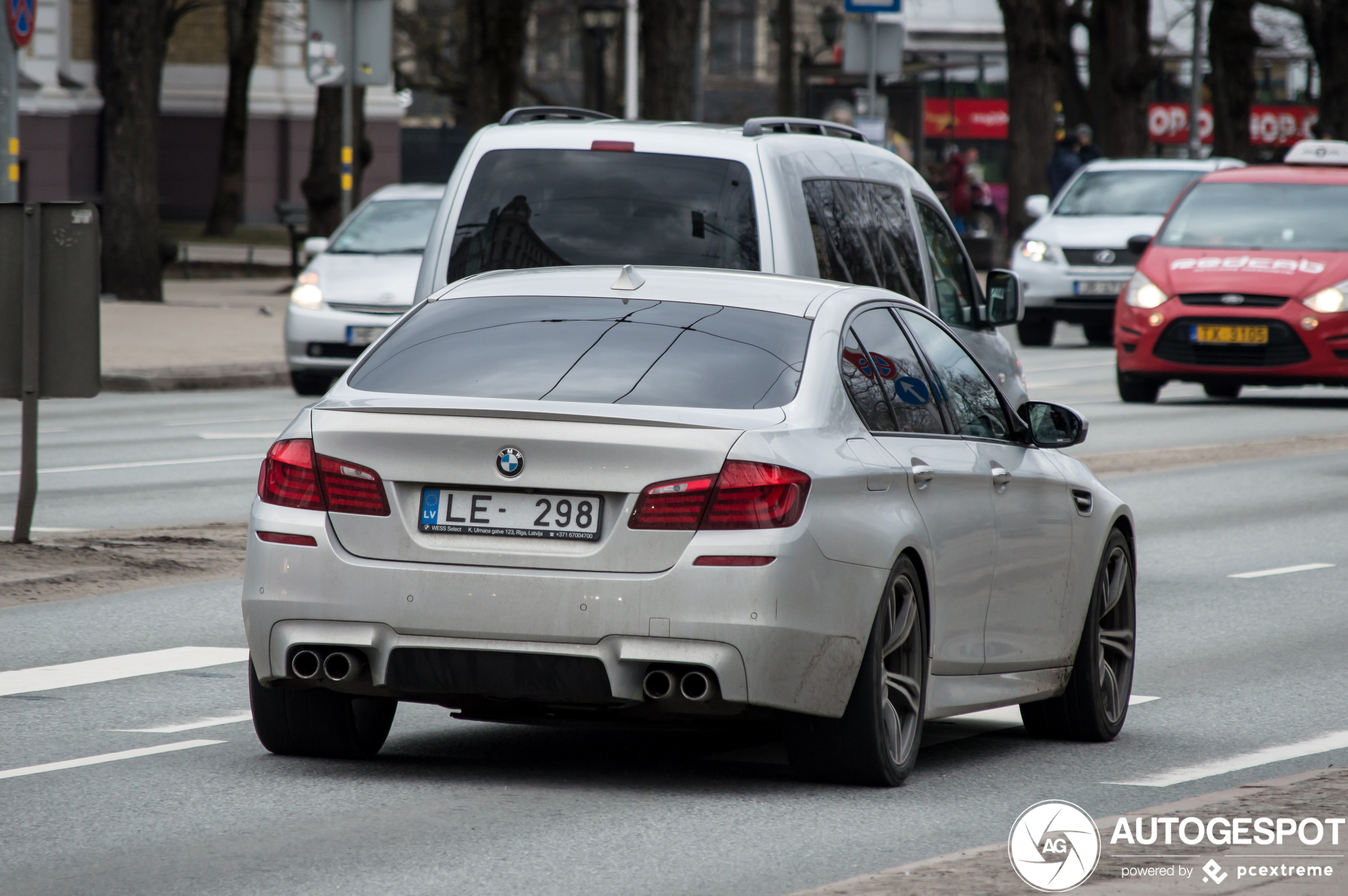 BMW M5 F10 2011