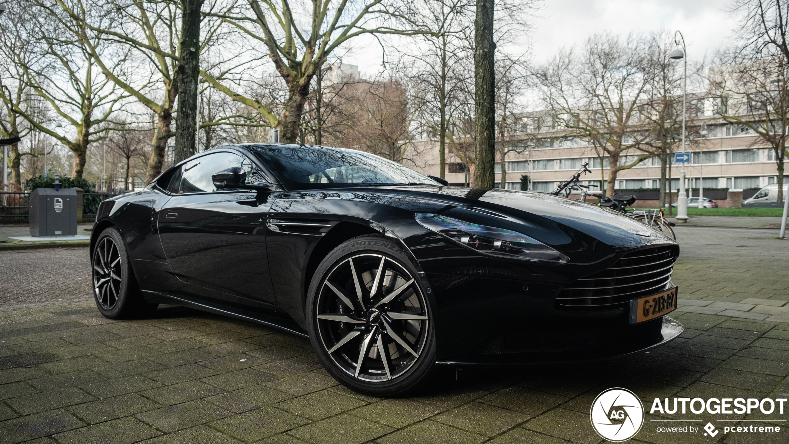 Aston Martin DB11 V8