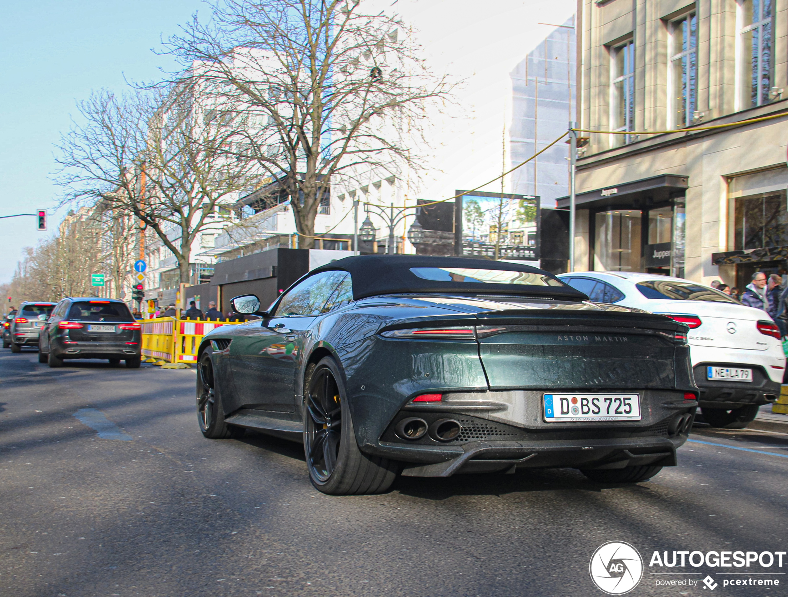 Aston Martin DBS Superleggera Volante