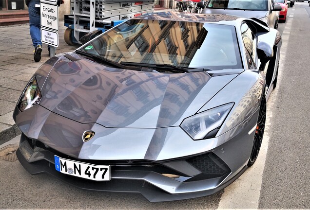 Lamborghini Aventador S LP740-4