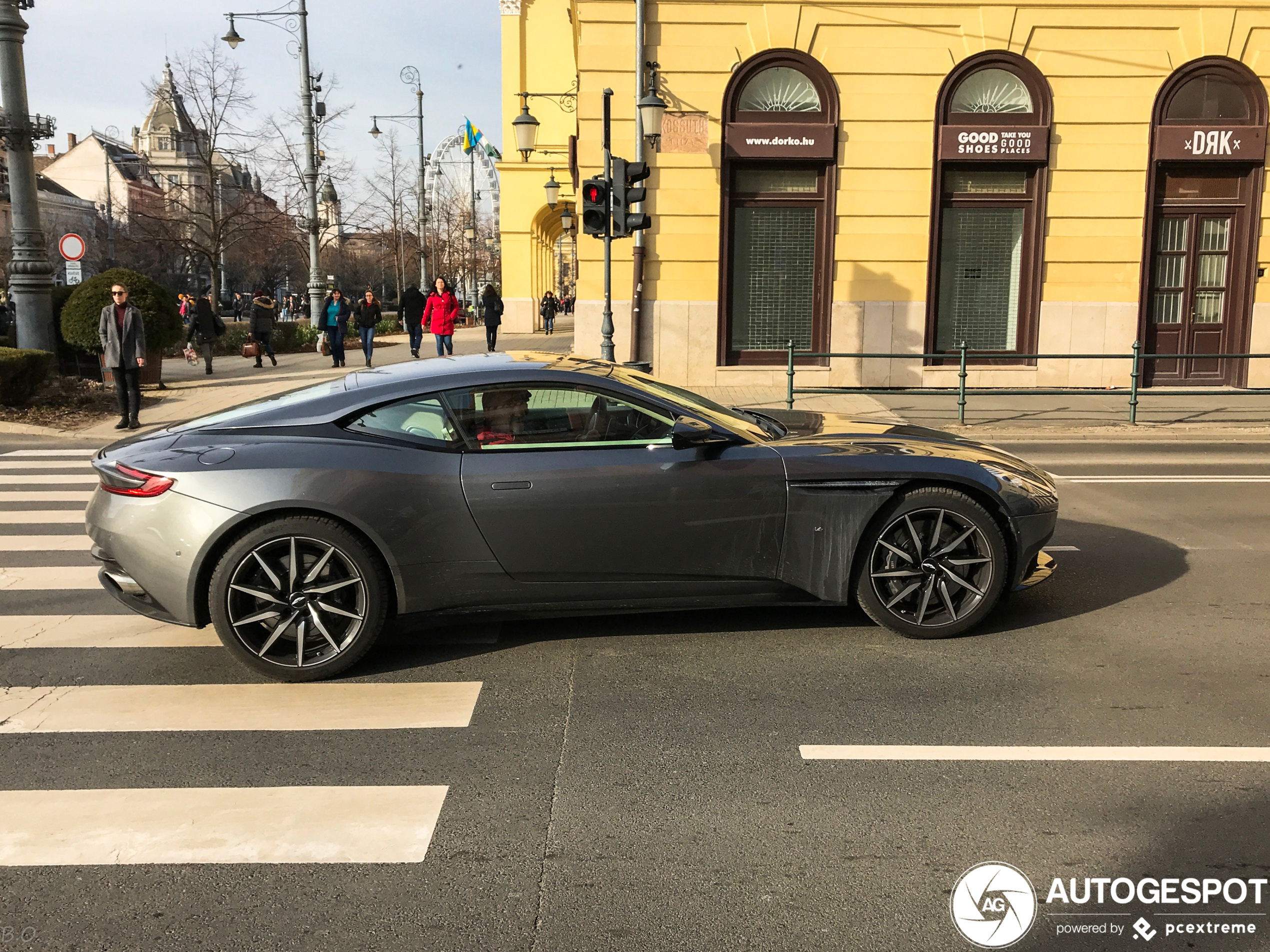 Aston Martin DB11