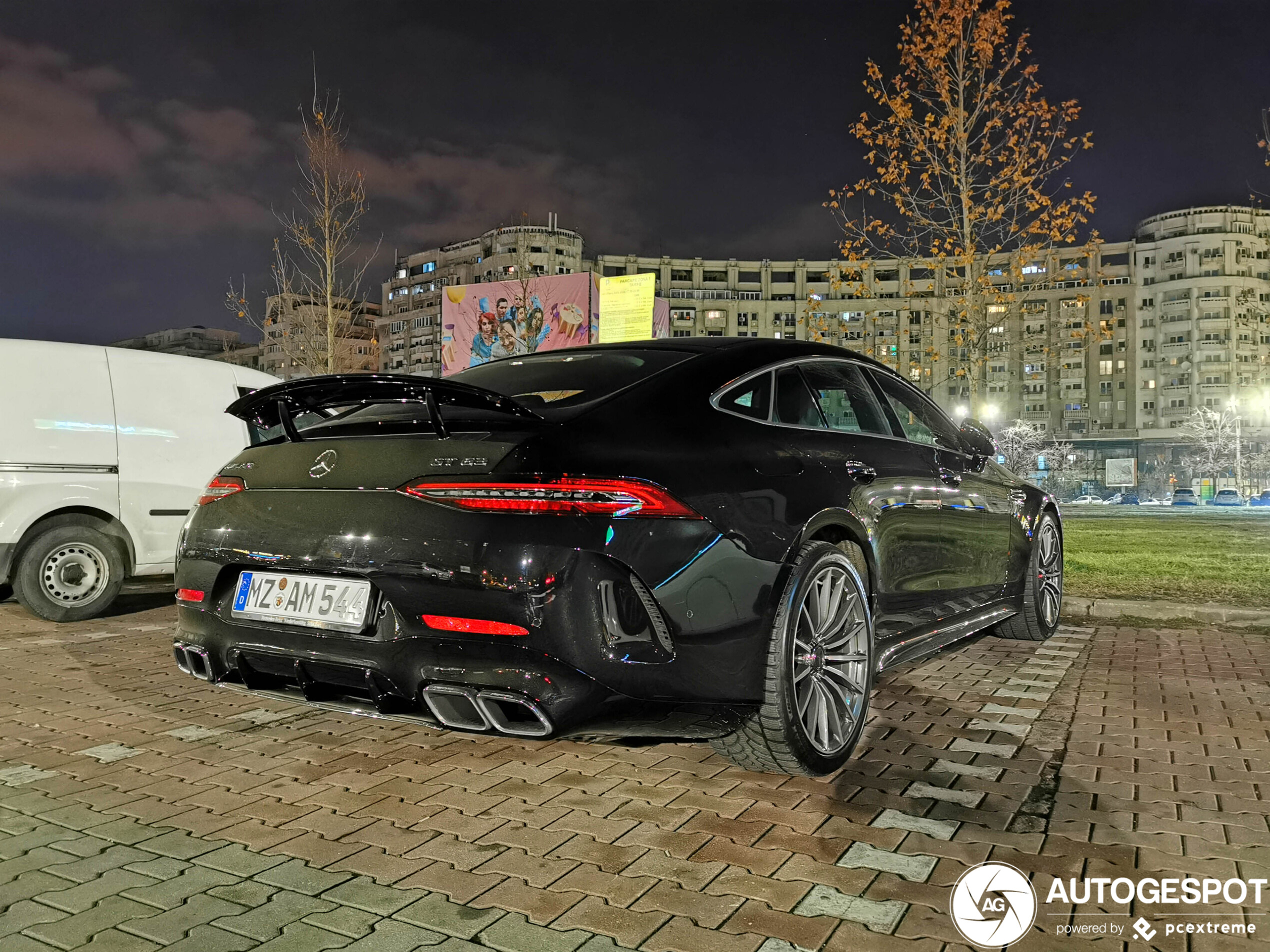 Mercedes-AMG GT 63 X290