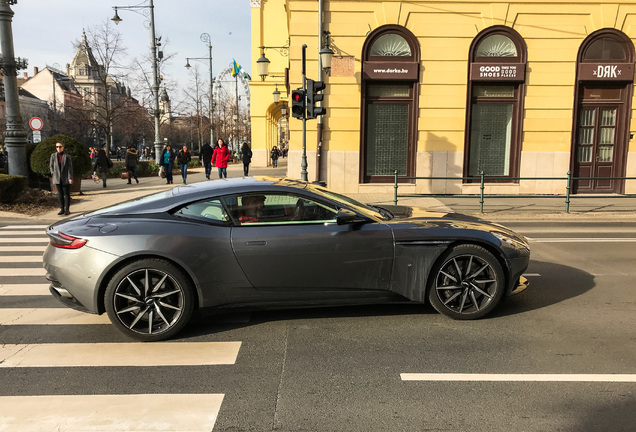 Aston Martin DB11