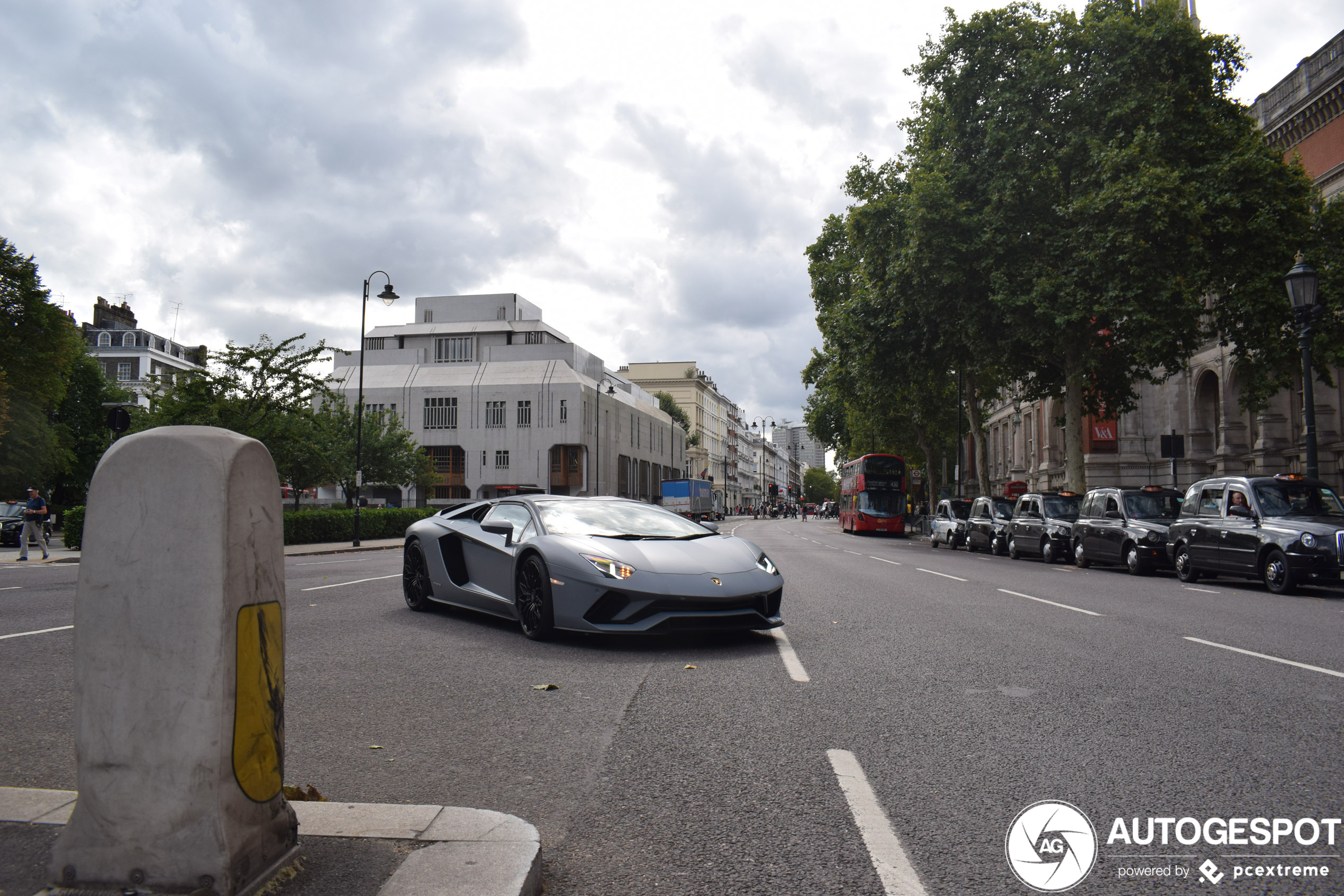 Lamborghini Aventador S LP740-4 Roadster