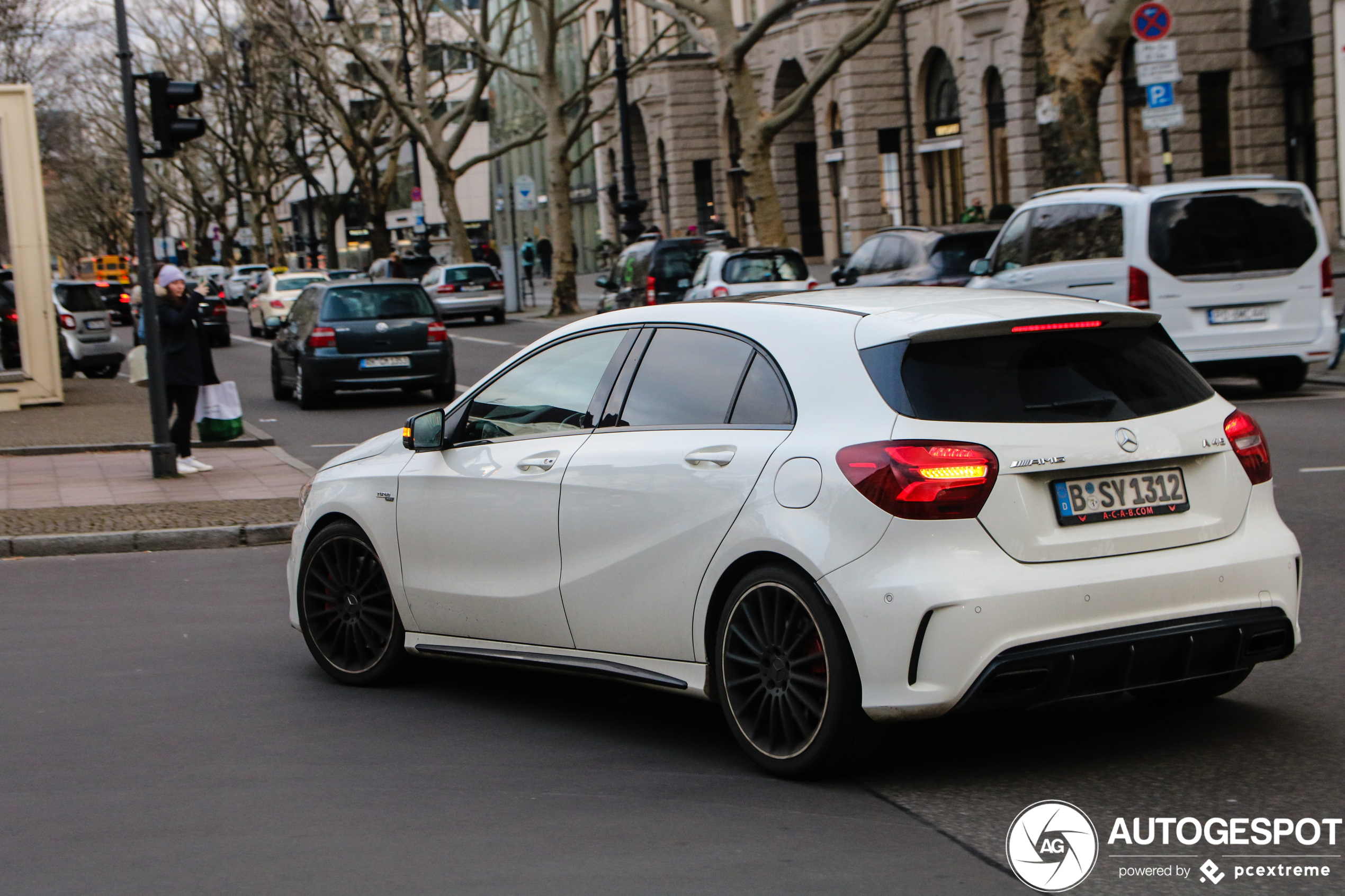 Mercedes-AMG A 45 W176 2015