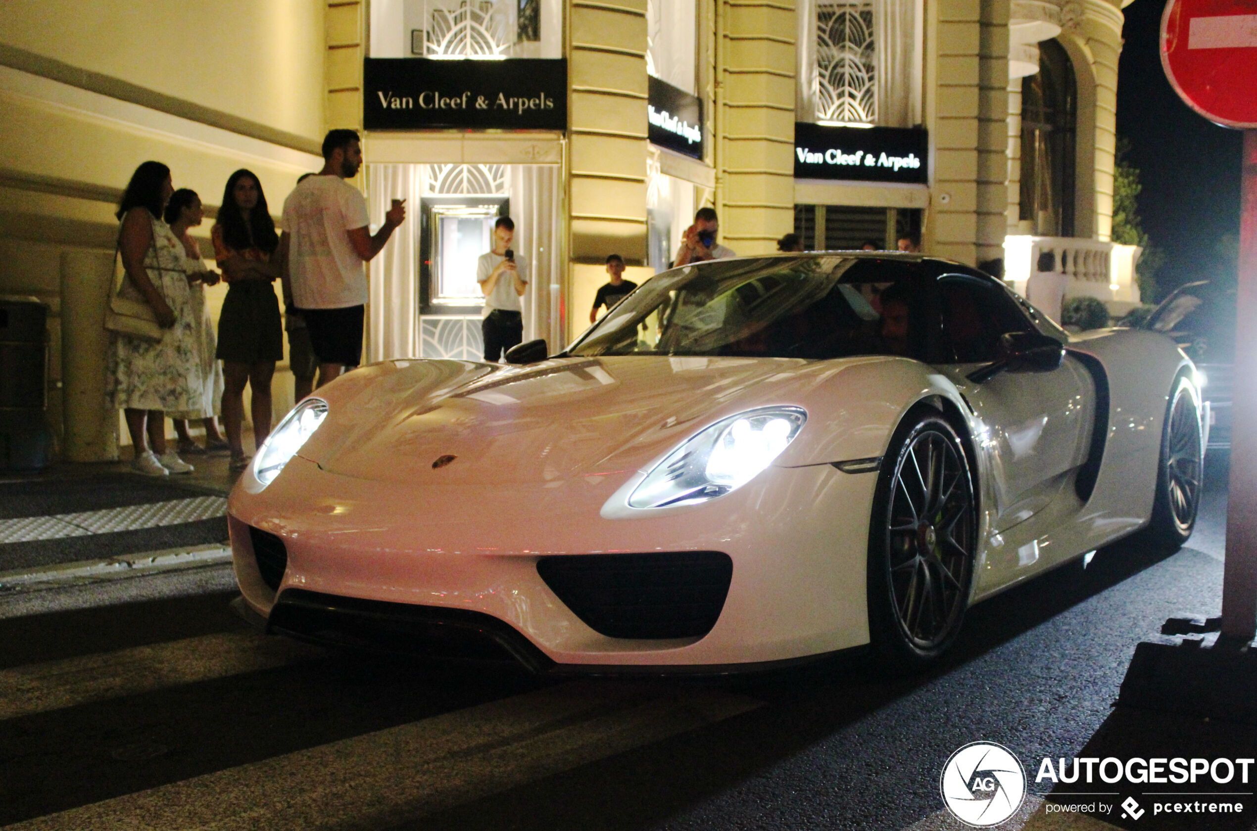 Porsche 918 Spyder Weissach Package