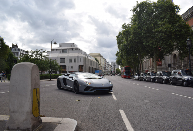 Lamborghini Aventador S LP740-4 Roadster