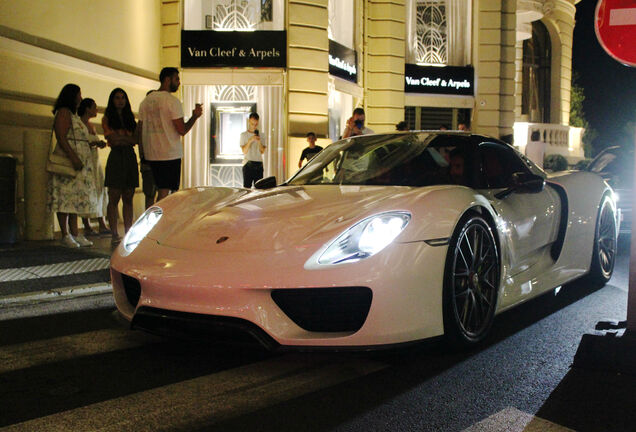 Porsche 918 Spyder Weissach Package