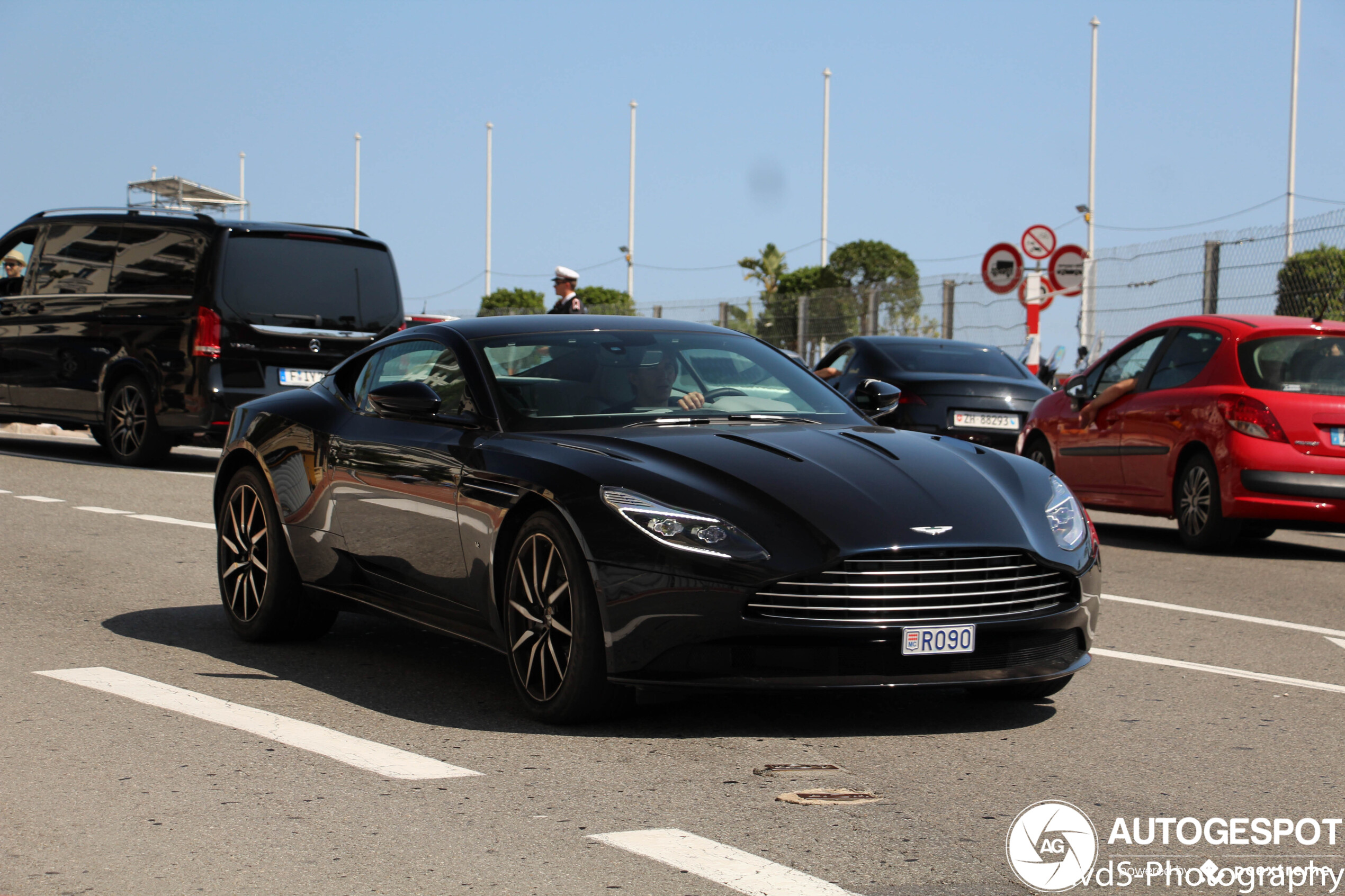 Aston Martin DB11