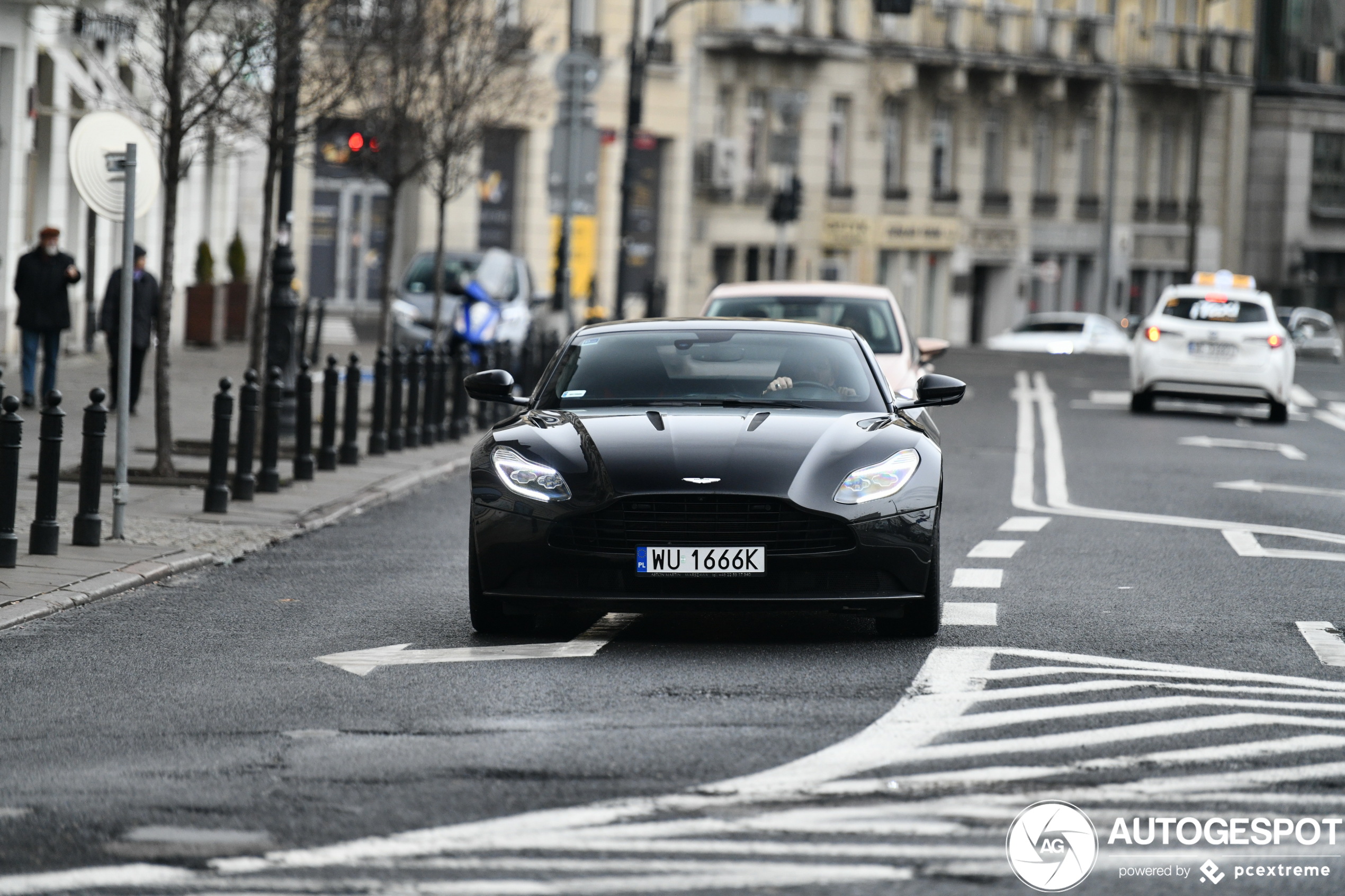 Aston Martin DB11