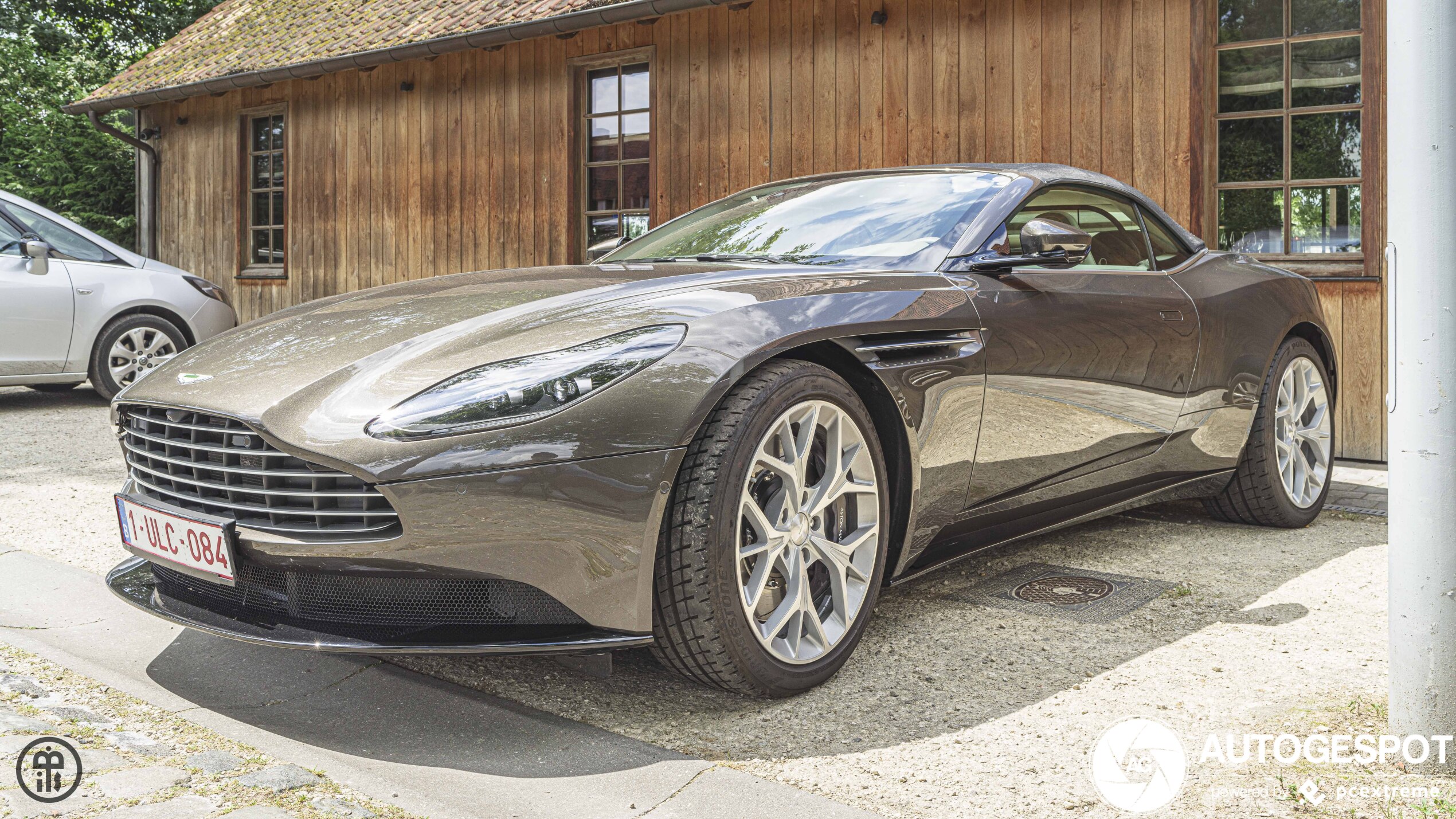 Aston Martin DB11 V8 Volante