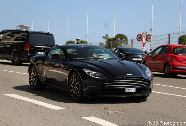 Aston Martin DB11