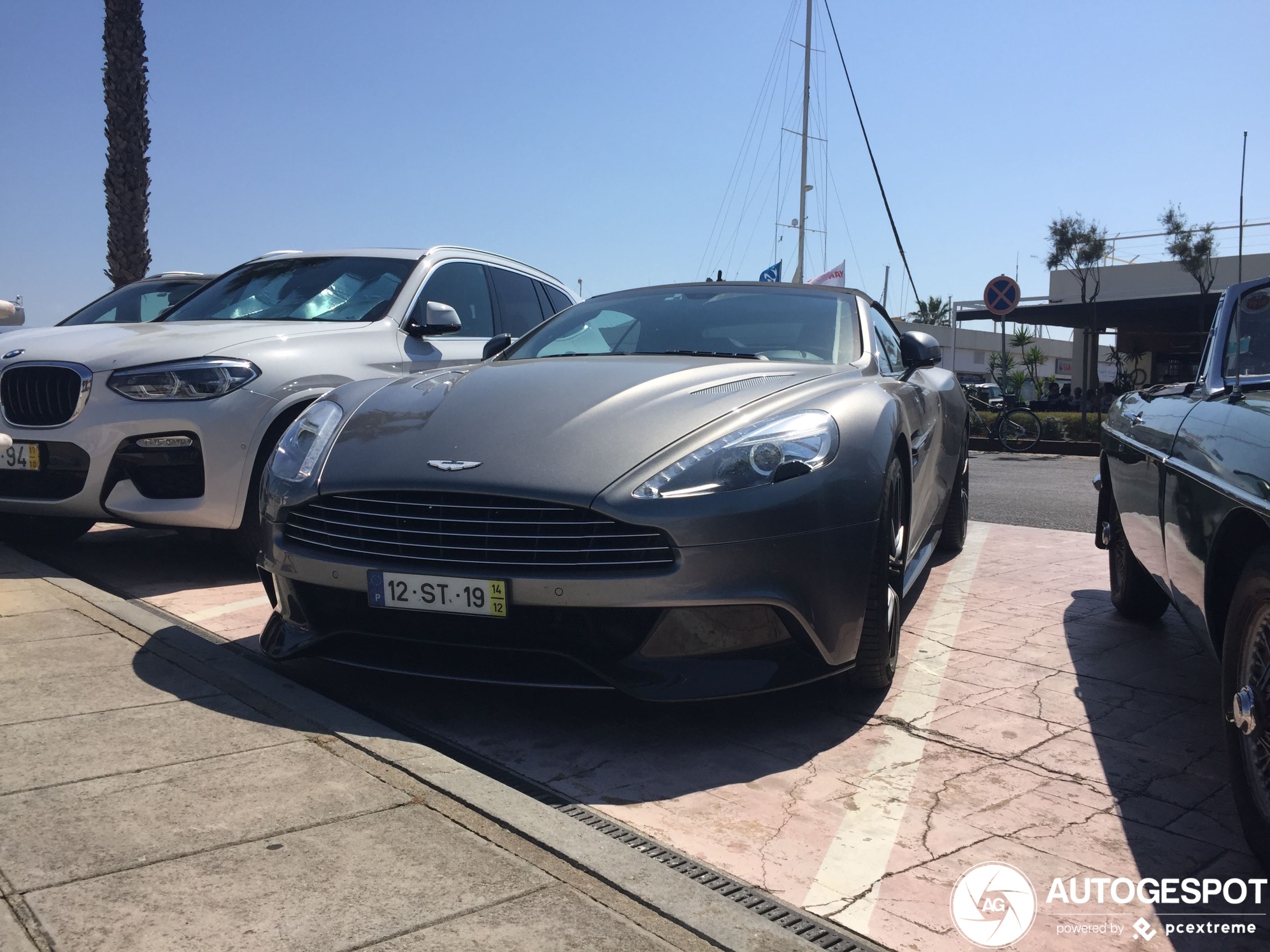 Aston Martin Vanquish Volante