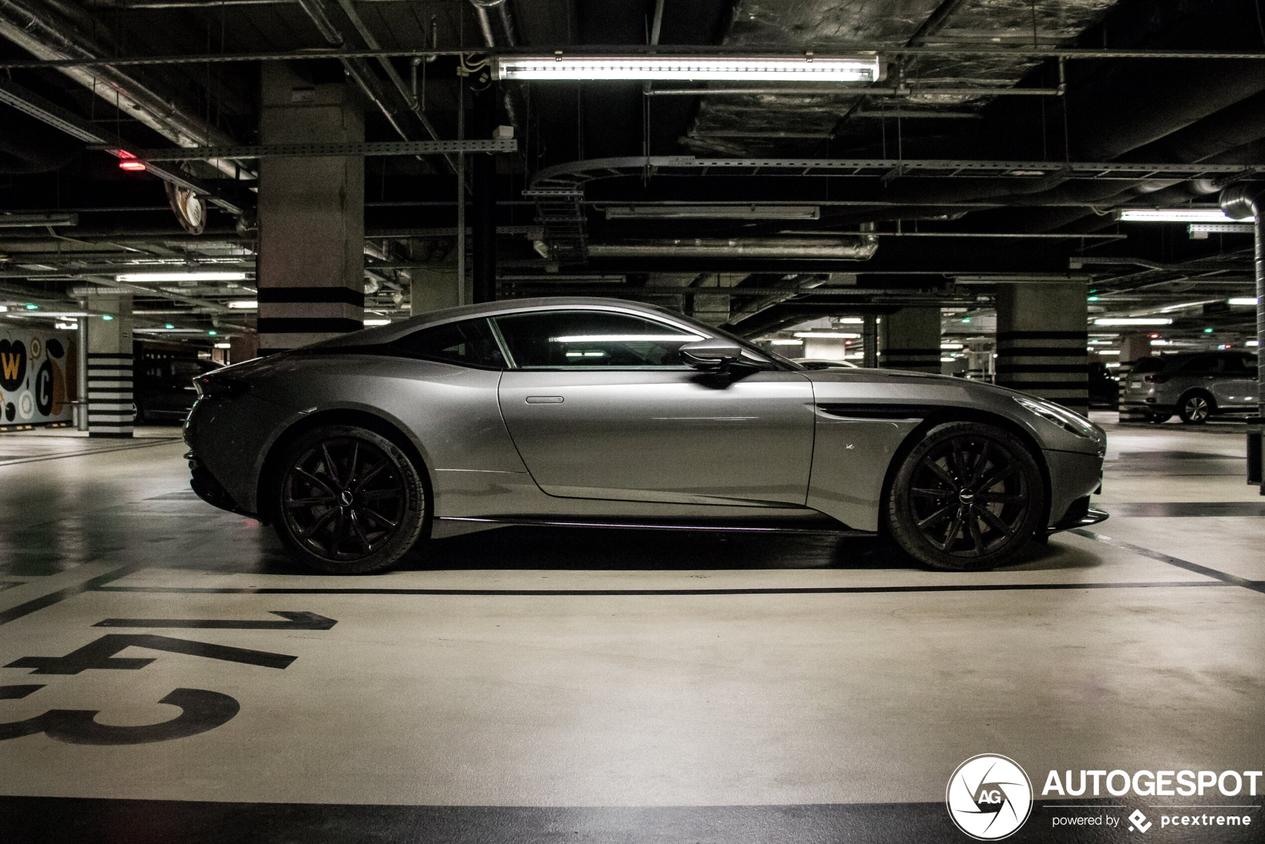 Aston Martin DB11