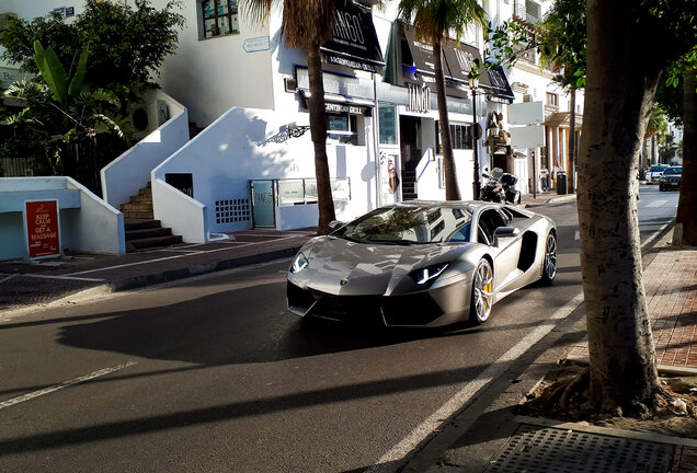 Lamborghini Aventador LP700-4