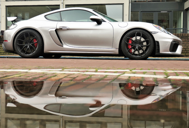 Porsche 718 Cayman GT4