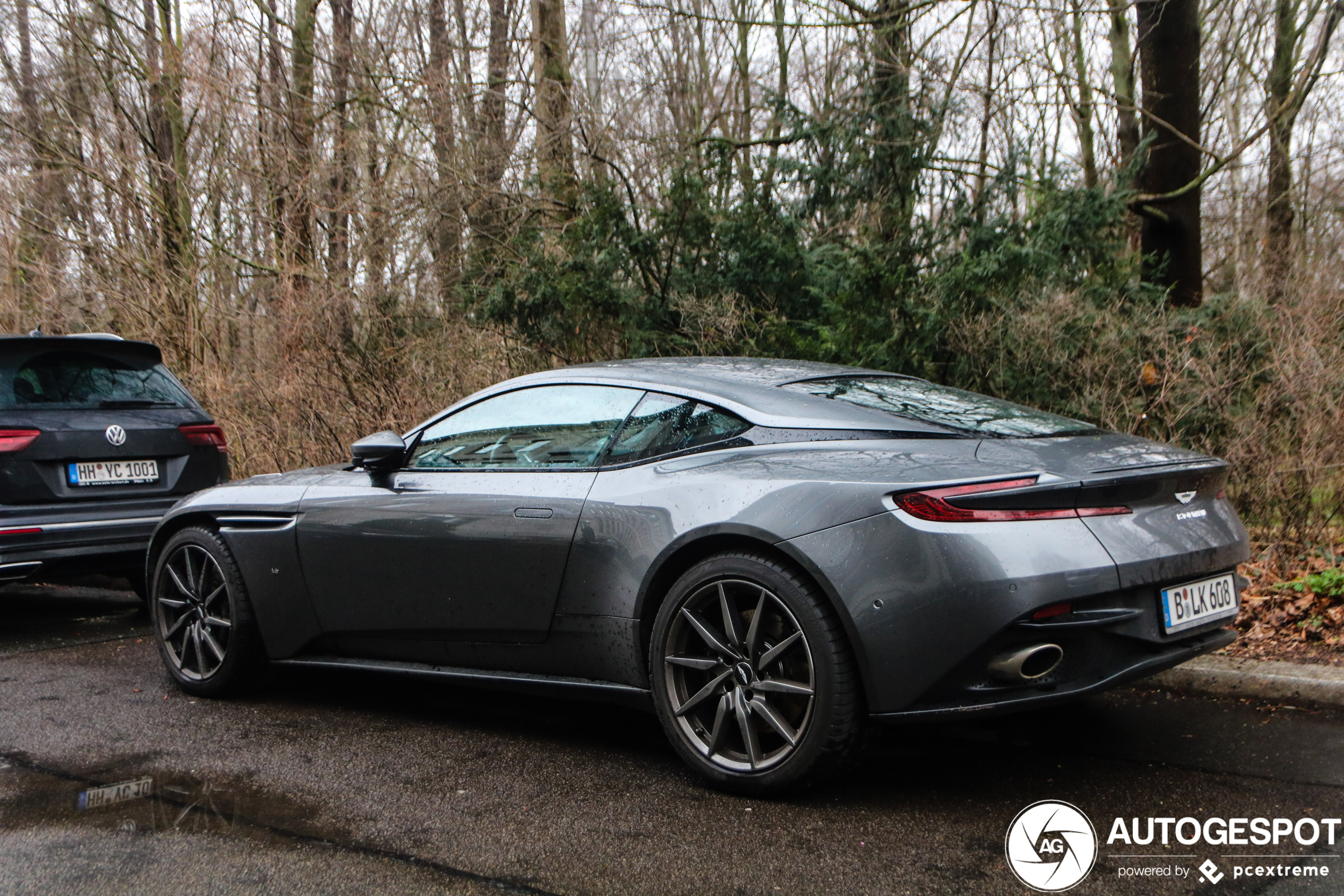 Aston Martin DB11