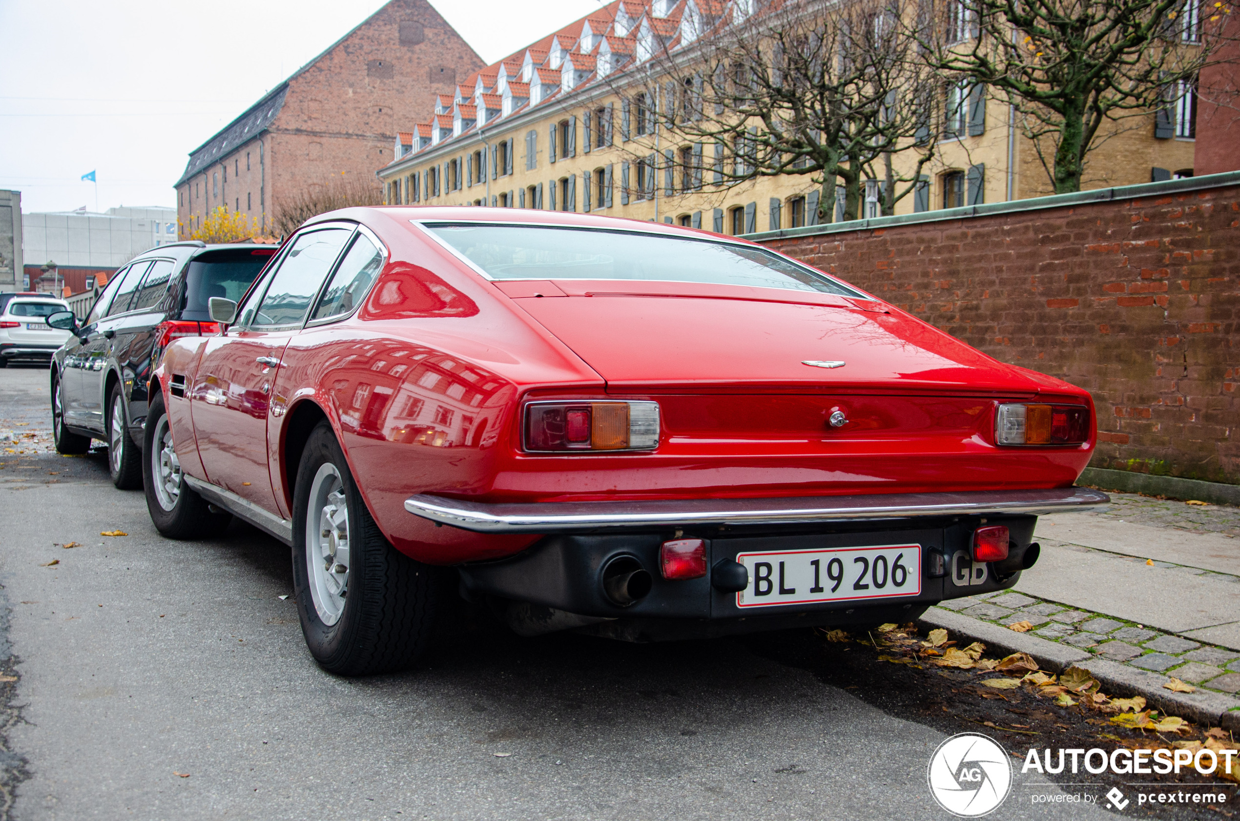 Aston Martin V8 Vantage 1977-1989