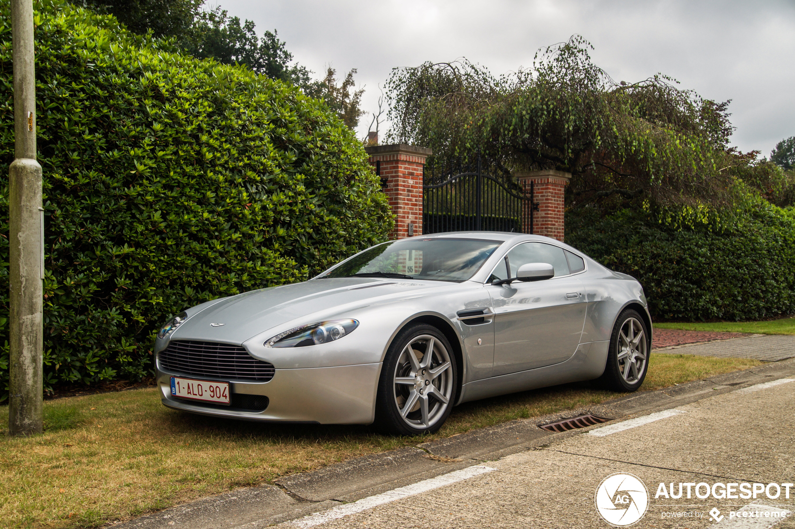 Aston Martin V8 Vantage