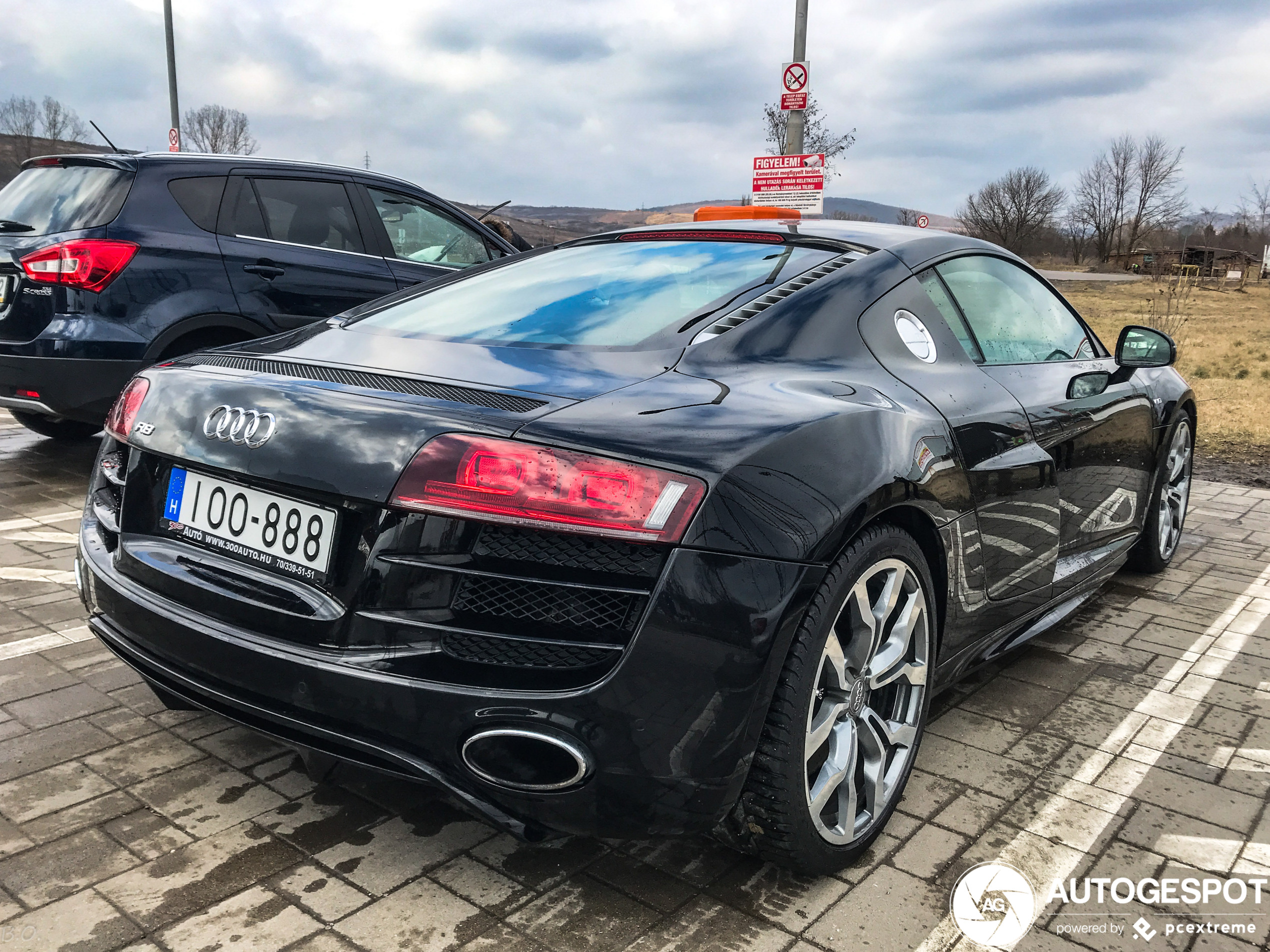 Audi R8 V10