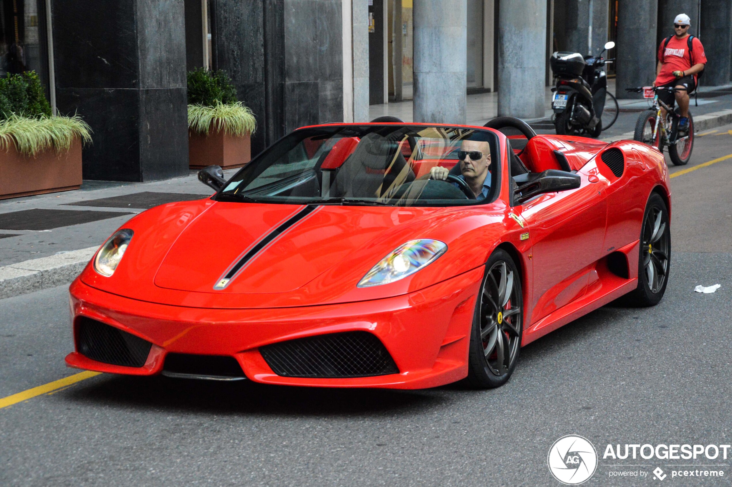 Ferrari Scuderia Spider 16M