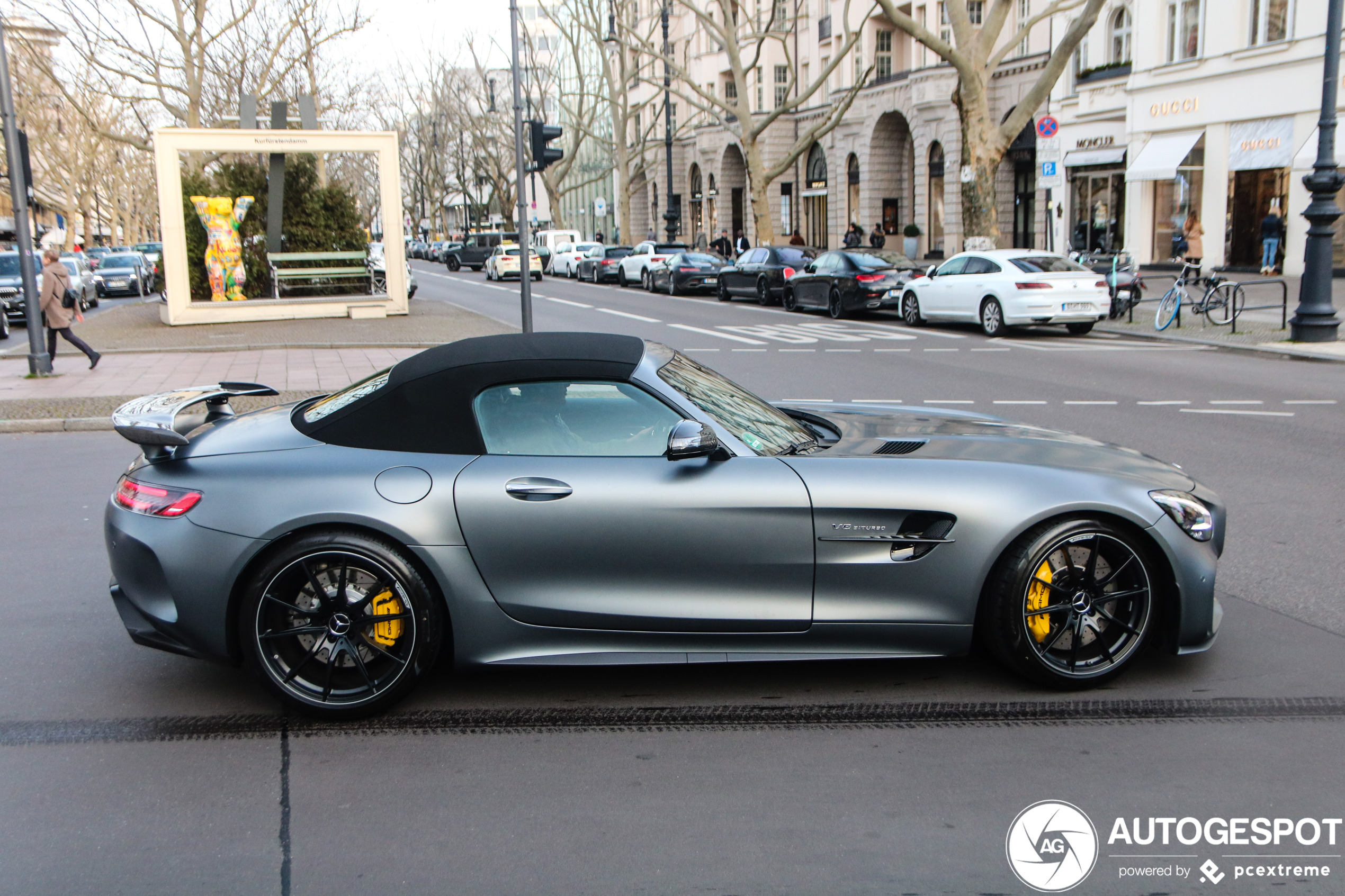 Mercedes-AMG GT R Roadster knalt door Berlijn