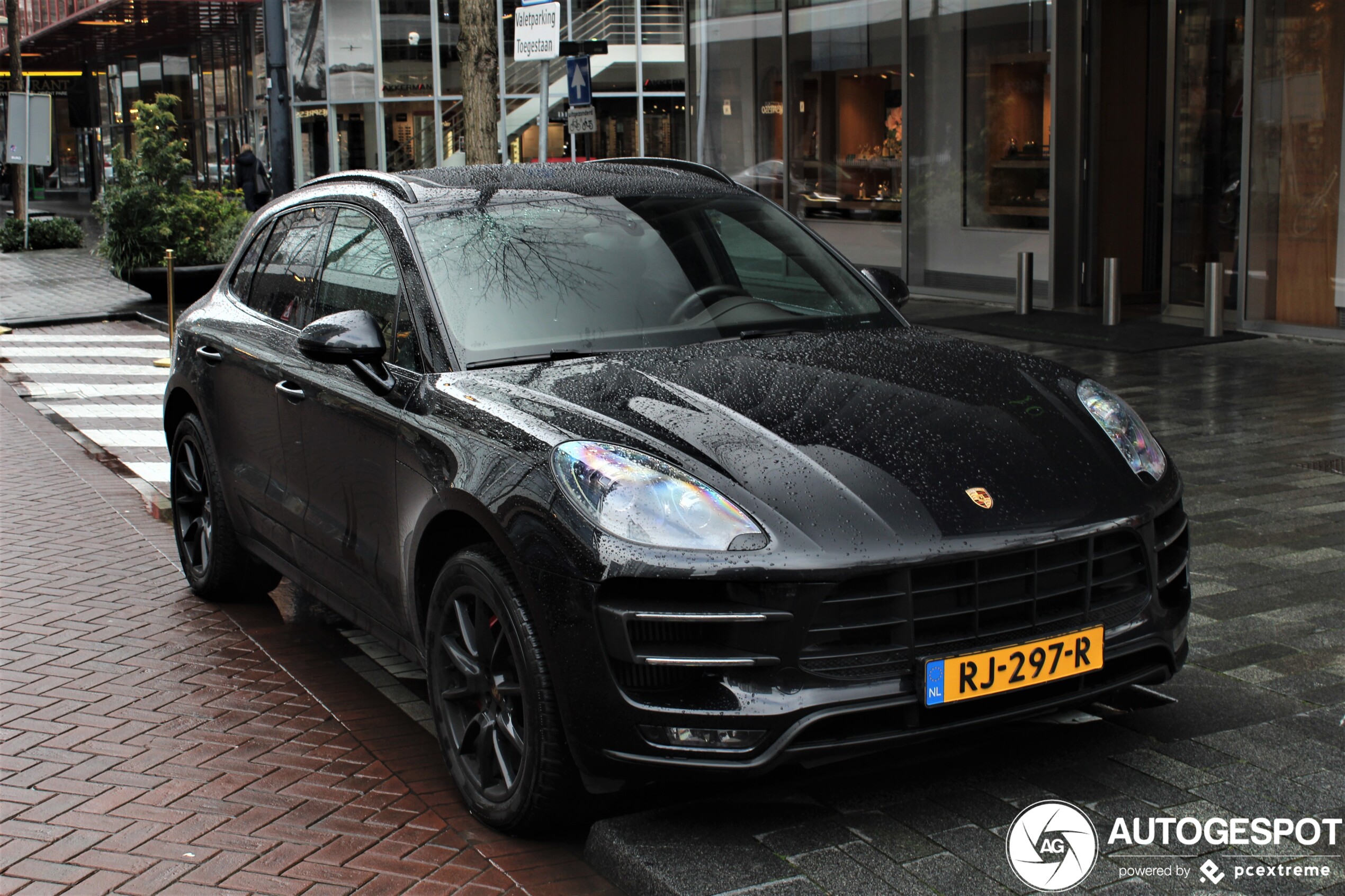 Porsche 95B Macan Turbo