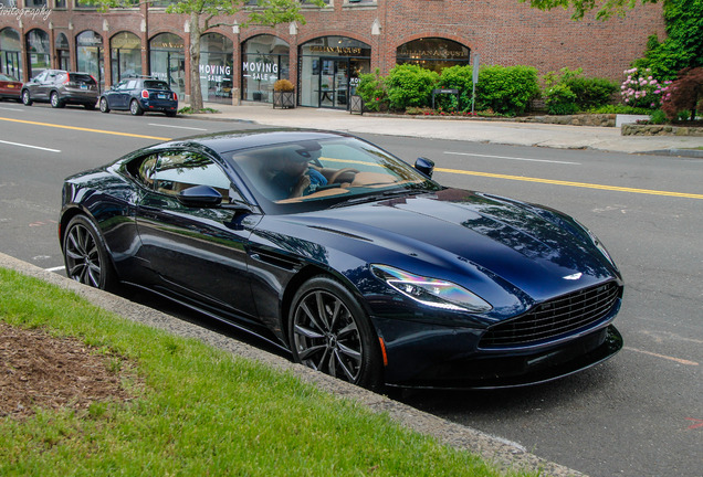 Aston Martin DB11 V8