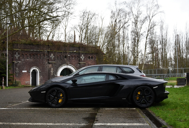 Lamborghini Aventador LP700-4