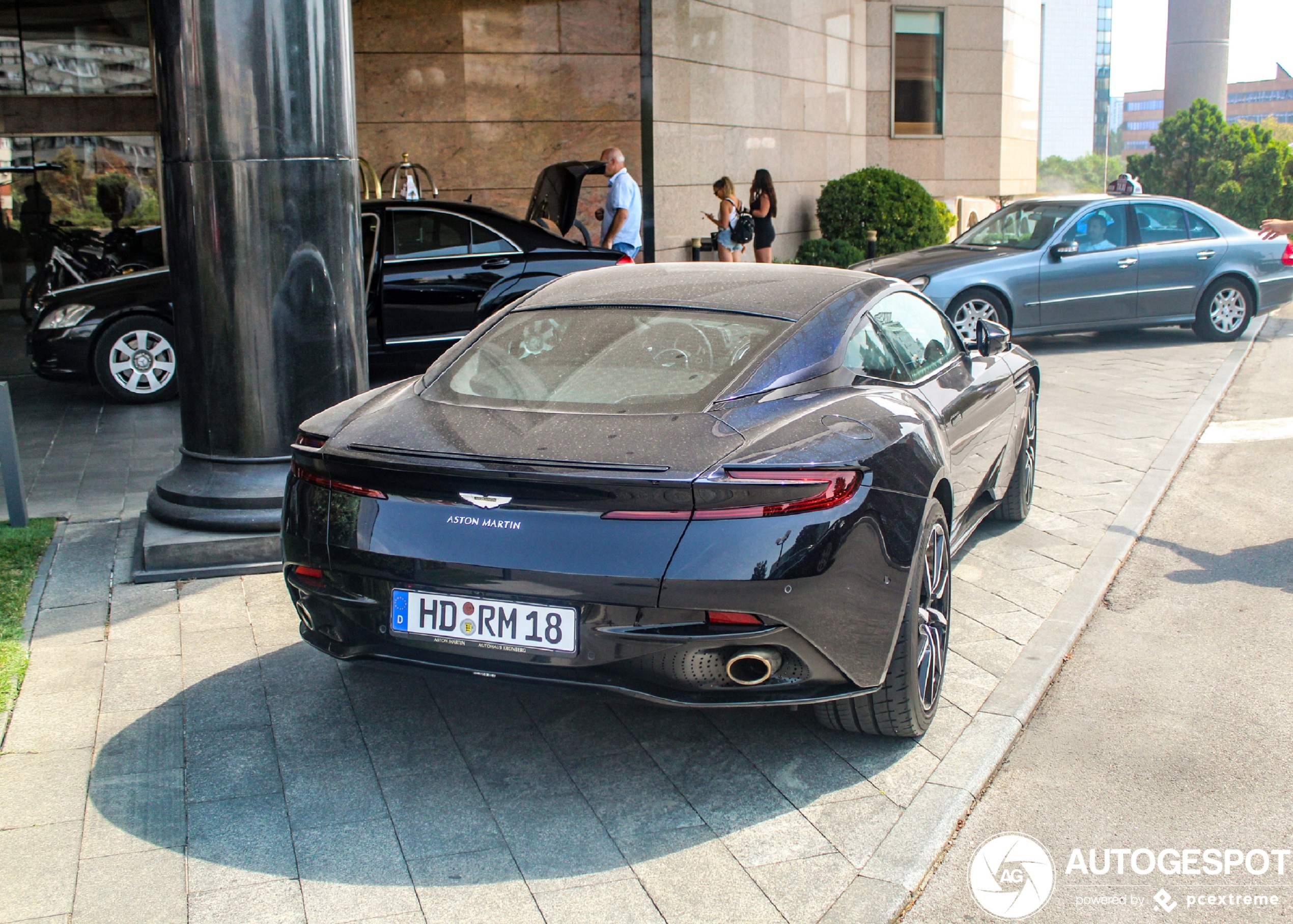 Aston Martin DB11