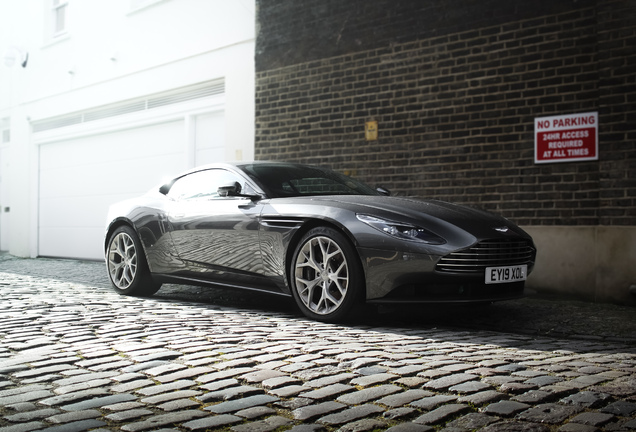 Aston Martin DB11 V8