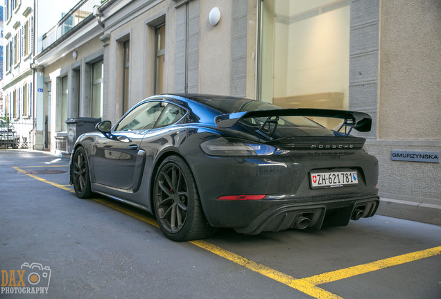 Porsche 718 Cayman GT4