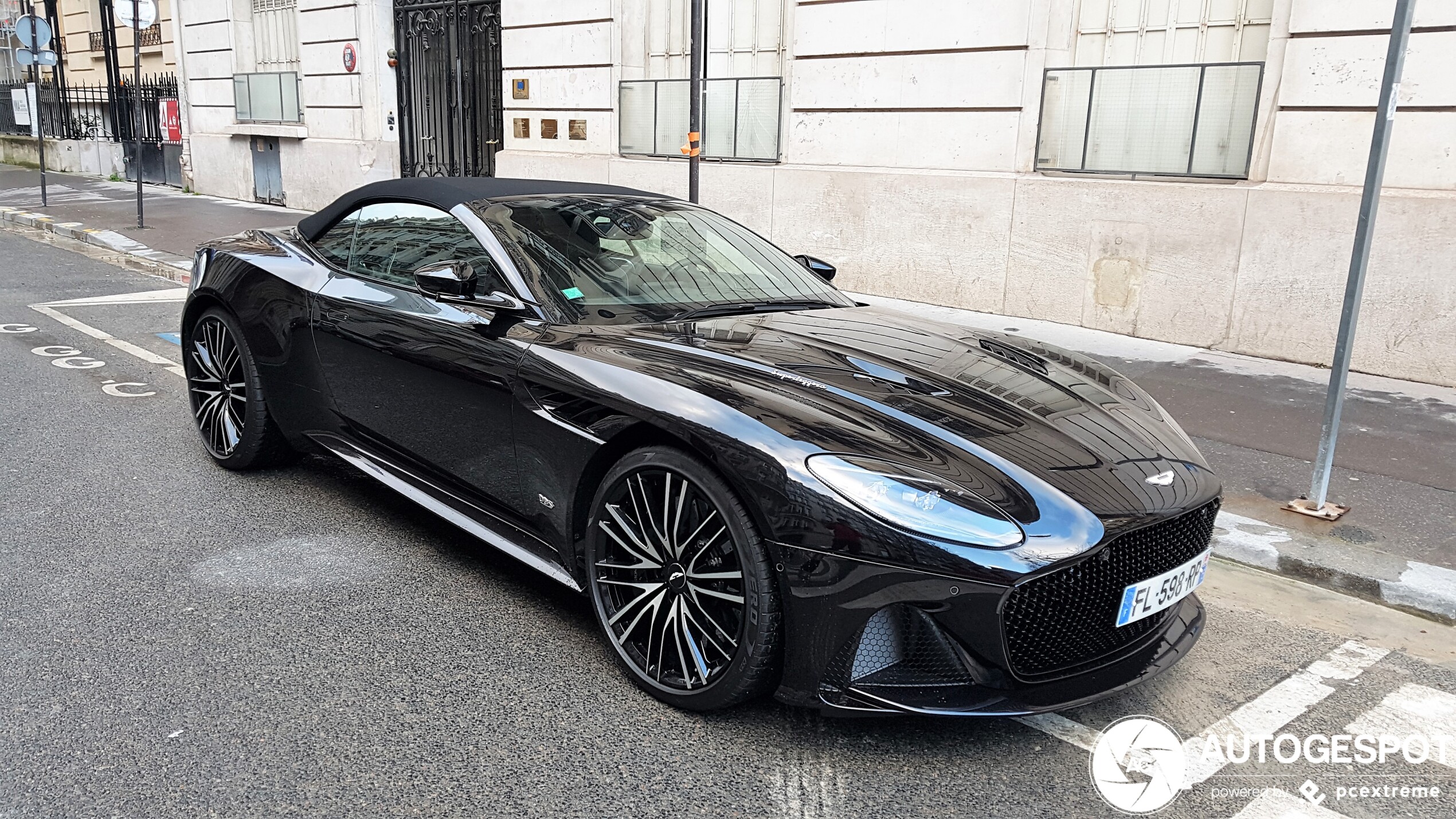 Aston Martin DBS Superleggera Volante